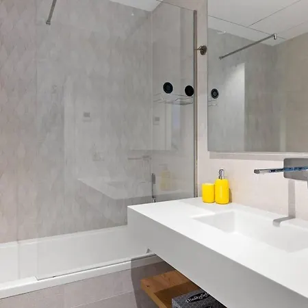 Luxury Next To Golf Course In Apartment