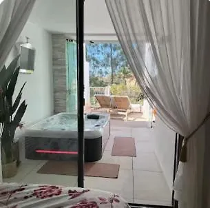 Luxury Next To Golf Course In Apartment *
