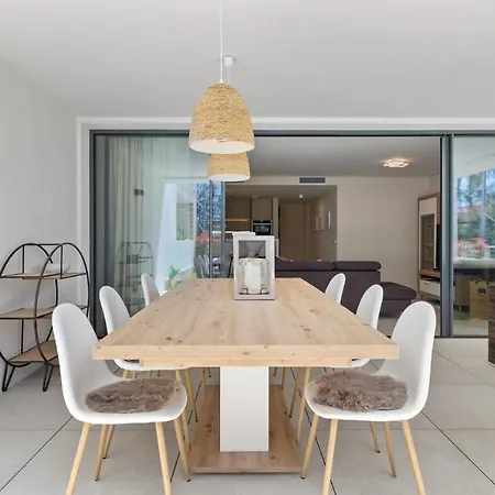 Luxury Next To Golf Course In Apartman
